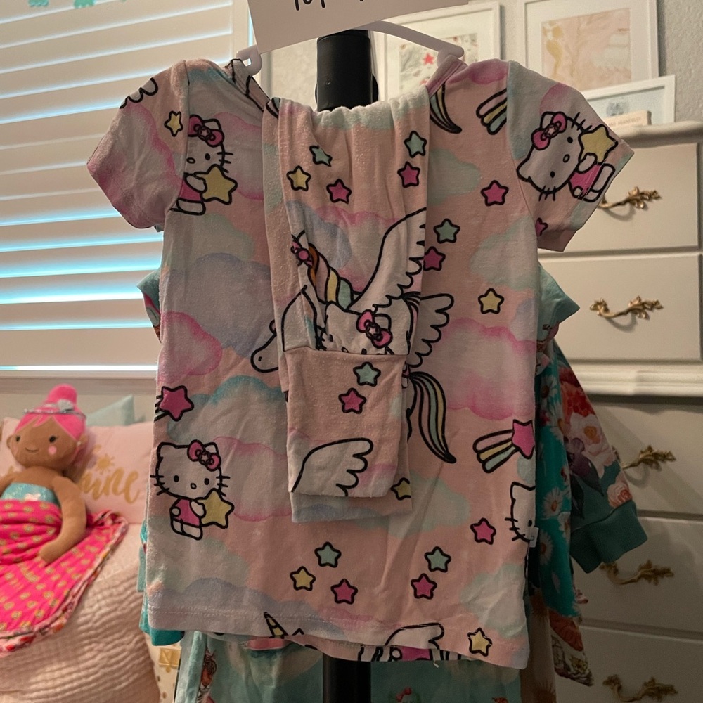 POSH PEANUT OG HELLO KITTY 6-12 pjs